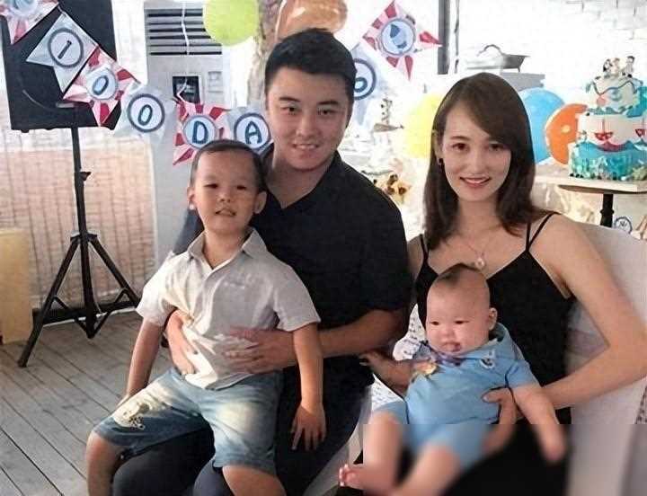 王皓办生日宴庆团圆一家四口惹眼