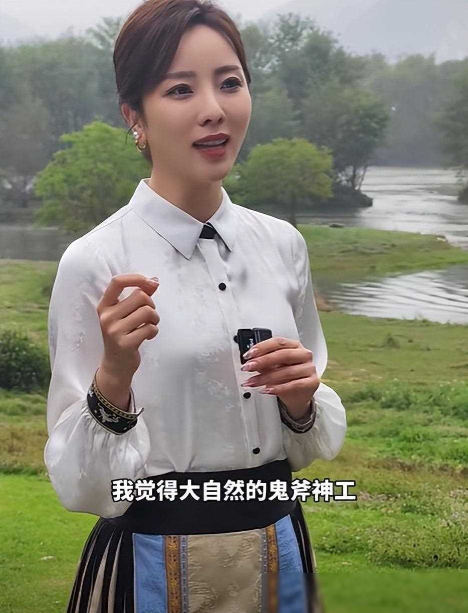 李思思接受桂林日报专访:离职央视后首次公开亮相