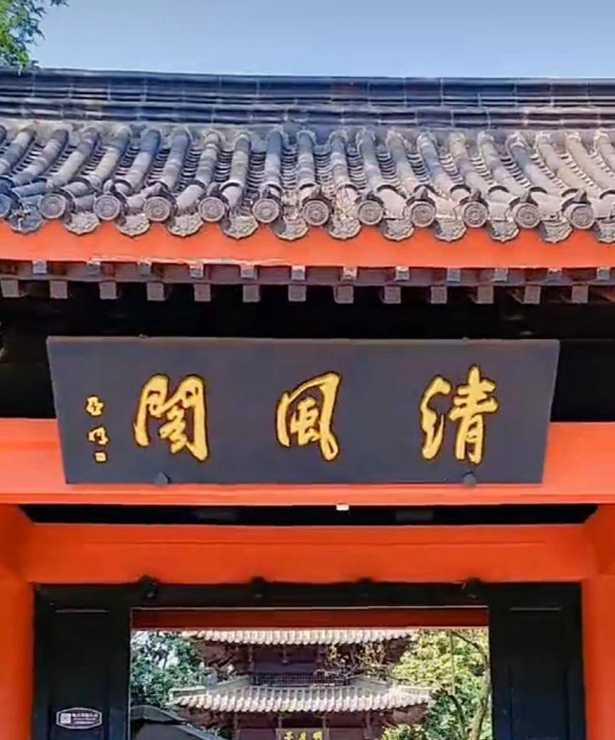 合肥包河清风阁浓厚的历史文化吸引各地游客慕名而来