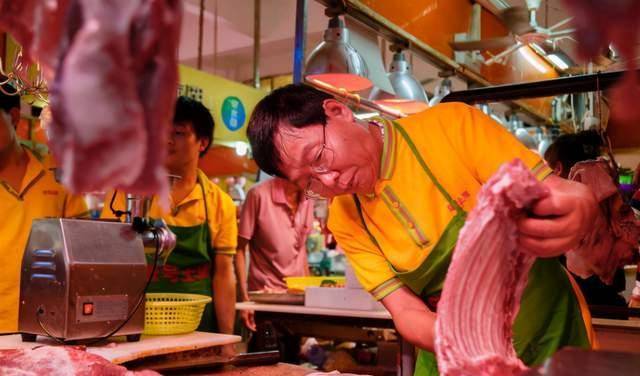 北大毕业却转行卖猪肉20年后身家亿万还给母校捐了9亿