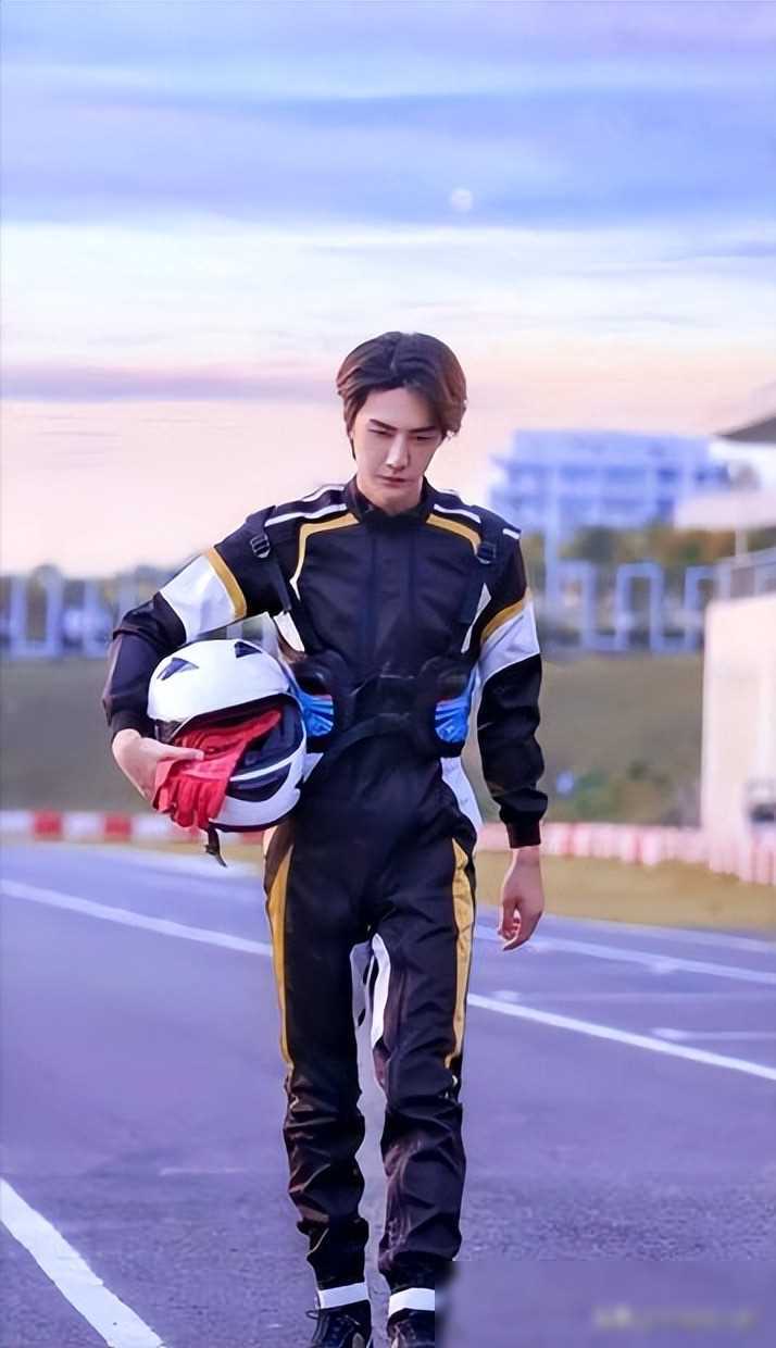 26岁王一博新身份揭秘才华横溢成年轻演员典范