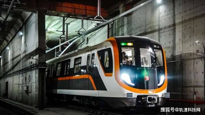 深圳地铁13号线新列车来了