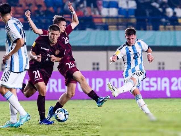 原创河床年轻小将崭露头角传闻他被称作新梅西