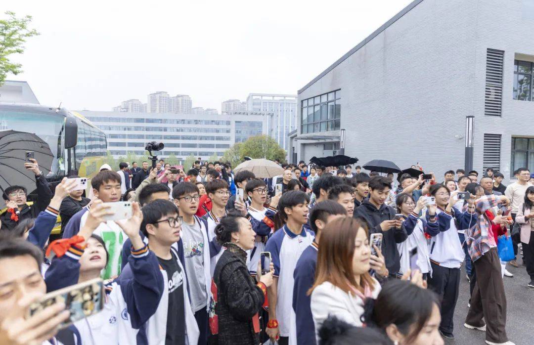 恒定中学董事长罗嗣清,副董事长陈洋,董事李钊,党支部书记,校长,恒定