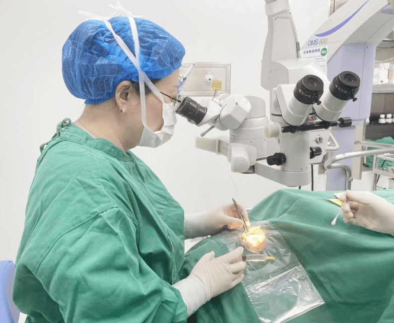 杨秋艳眼科专家专栏求医未果南昌爱尔杨秋艳助16岁女生正眼看世界