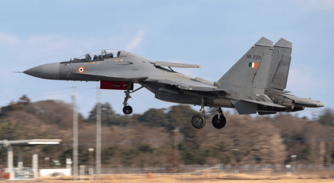 印度260架苏30战机,全部中期升级,对比歼16到底如何?_