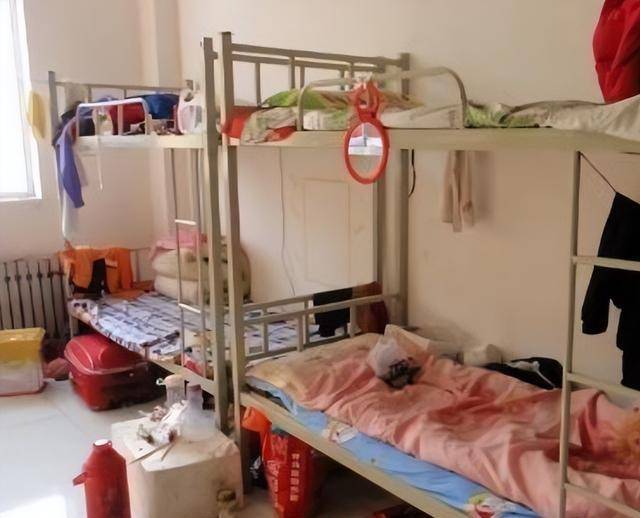 33岁男子潜入宿舍强奸未成年女生校长销毁证据不让报警