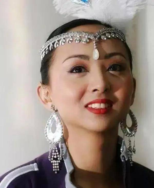 在春晚领舞千手观音的邰丽华阔别舞台十多年如今现状如何