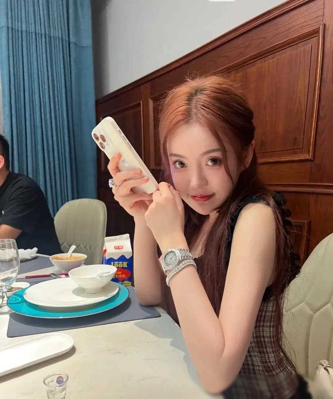 辛巴四大弟子解约费曝光蛋蛋10亿猫妹妹不服5亿紧急撤退