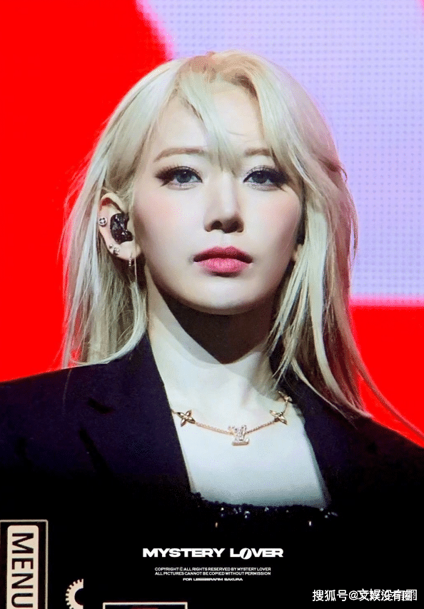 小樱花回应"lesserafim科切拉舞台"争议_sakura_表演_音乐节