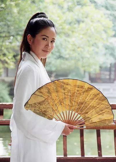 雌雄难辨的女演员,反串起来,比那些小鲜肉爷们多啦_小影_吴君如