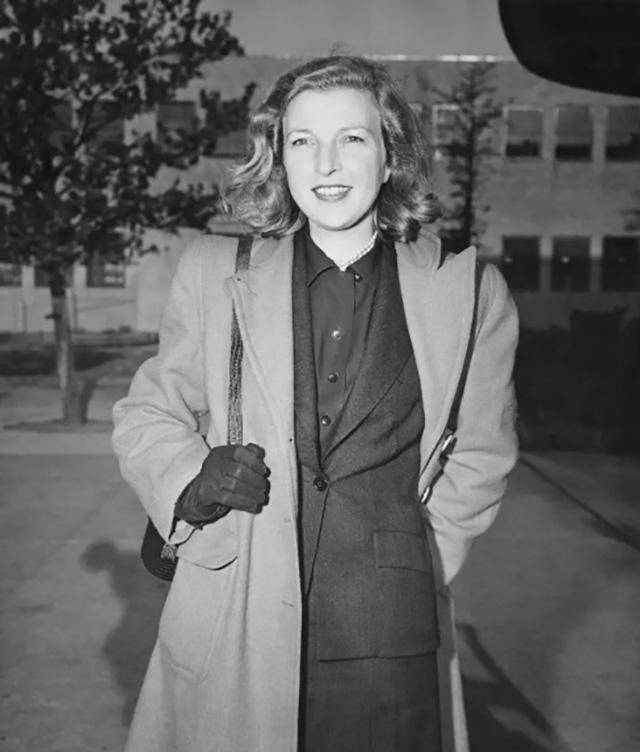 玛莎·盖尔霍恩,作为上世纪的第一位女战地记者,同样有着令人瞩目的