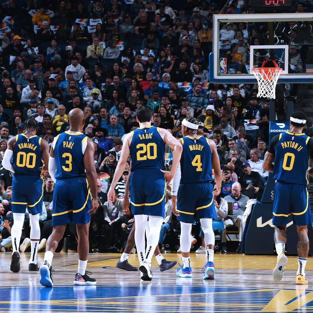 原创黑八奇迹勇士起飞这不比湖人爽