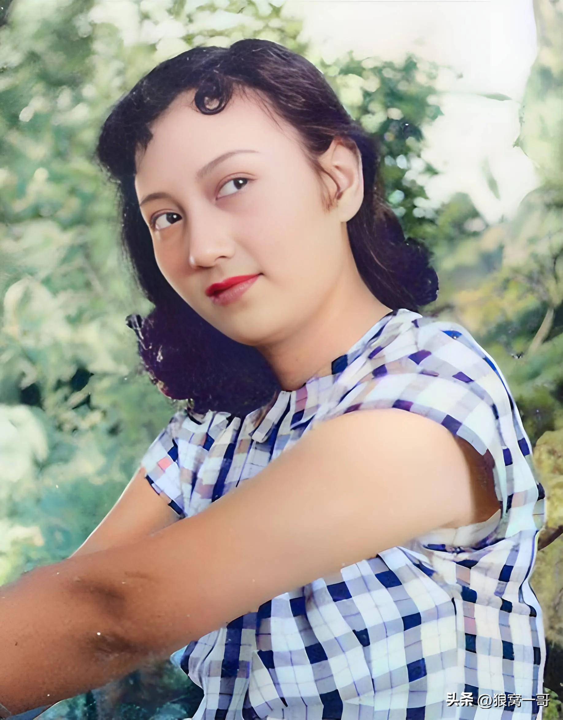 少将军衔的王晓棠,原八一电影制片厂厂长,几代人的青春偶像