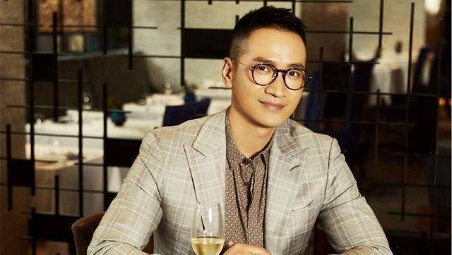 合作杨幂不火,于正为他发221条动态,43岁的他难红缘于经纪人?