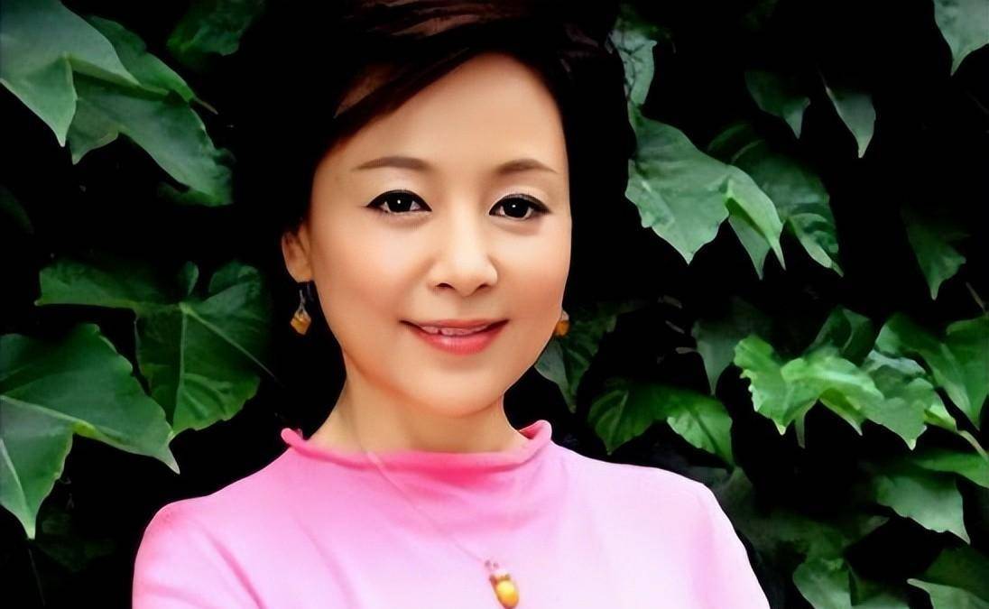 演员张瑜:分手后单身30年,再见前夫仍会心动,65岁无儿无女_张建亚