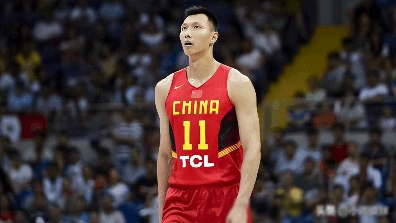 广东队主帅为何很少批评易建联经常见杜峰在场边发火