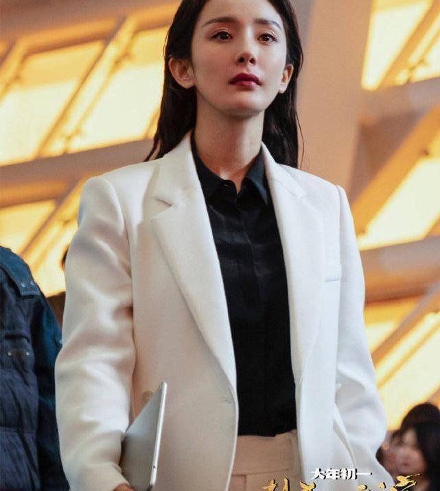 和李沁金晨站在一起的杨幂真的老了