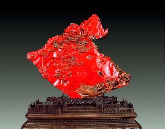 男子用公司换了一块石头,老婆离婚出走,专家:她现在肯定想回来_鸡血石