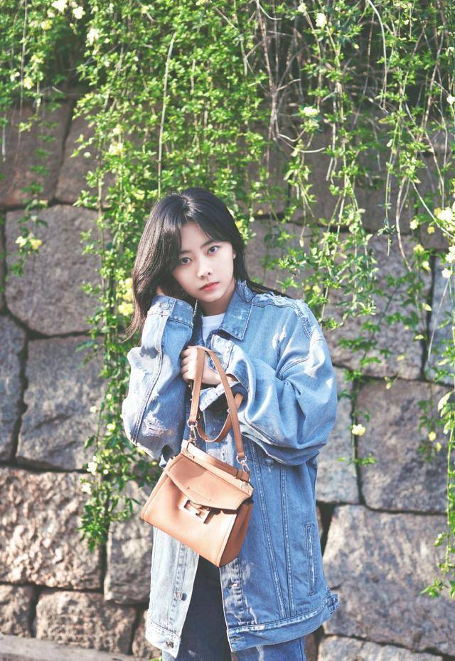 原创谭松韵春季时尚大片引领潮流牛仔look清爽减龄30岁美回大学生造型