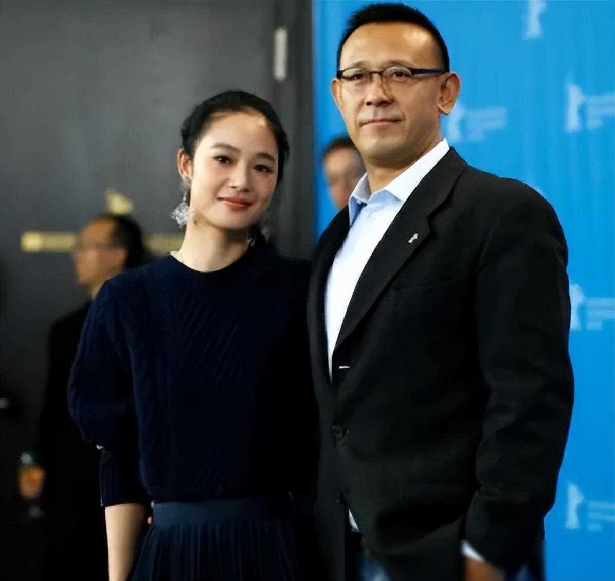 姜文一家四口同框周韵似断崖衰老引争议2儿子颜值平淡无奇