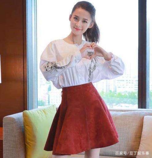 原创李沁的身材有多撩看她蹲在沙滩上的样子网友太美演技观众成为了