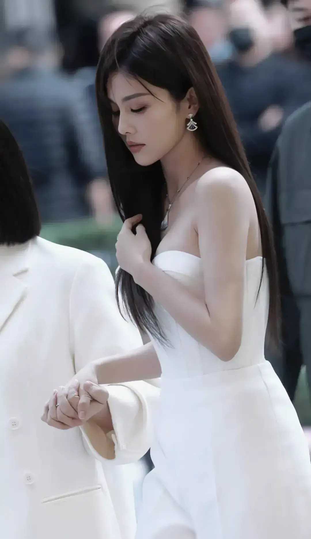 白鹿魅力女神完美身材惊艳全场