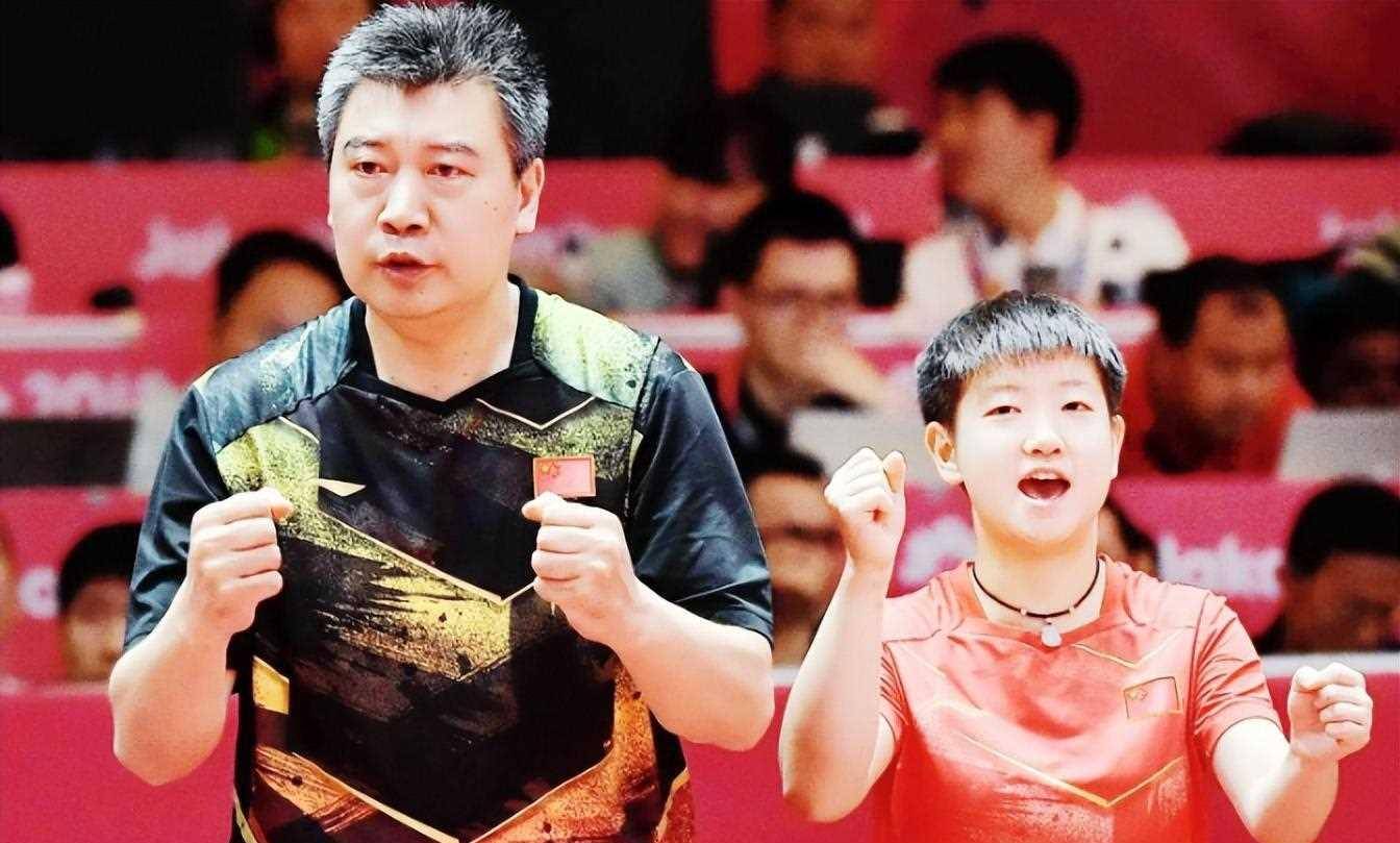 孙颖莎想不成功都难8个男人寸步不离围绕左右世界女王够有范