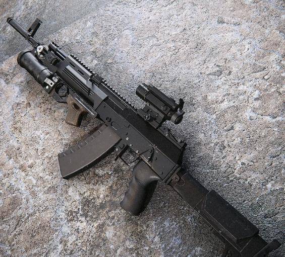 但毫无疑问,俄罗斯早已打算将ak12衍生出冲锋枪,狙击枪等各种枪型