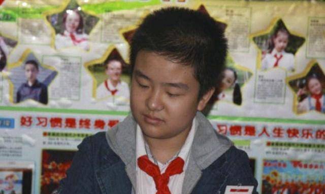 原创曾经官相十足的少年黄艺博从小就爱看史书如今怎么样了武汉市孩子