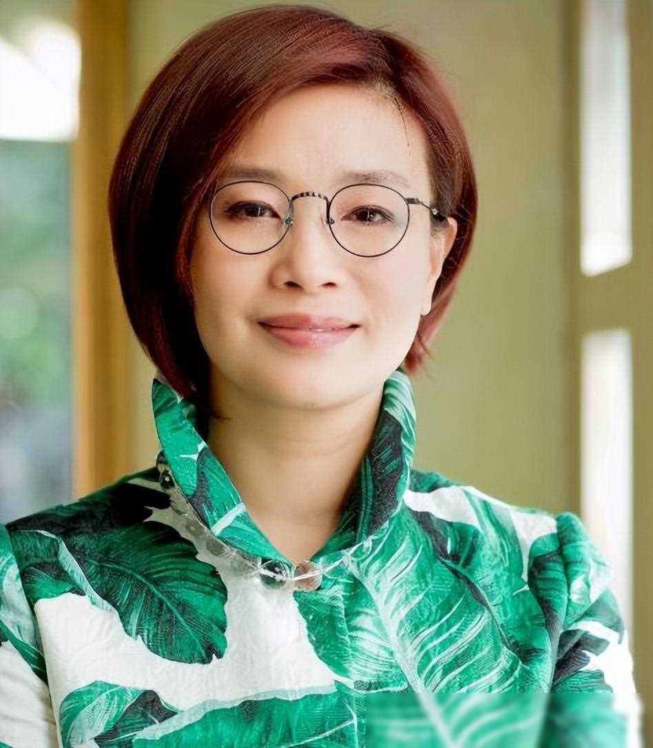 离婚再嫁周立波胡洁的财富大涨如今她过得如何