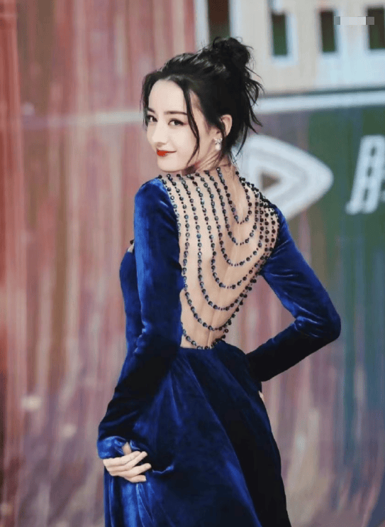 原创迪丽热巴走哪捂哪太做作看到她生活照终于理解她的难处了