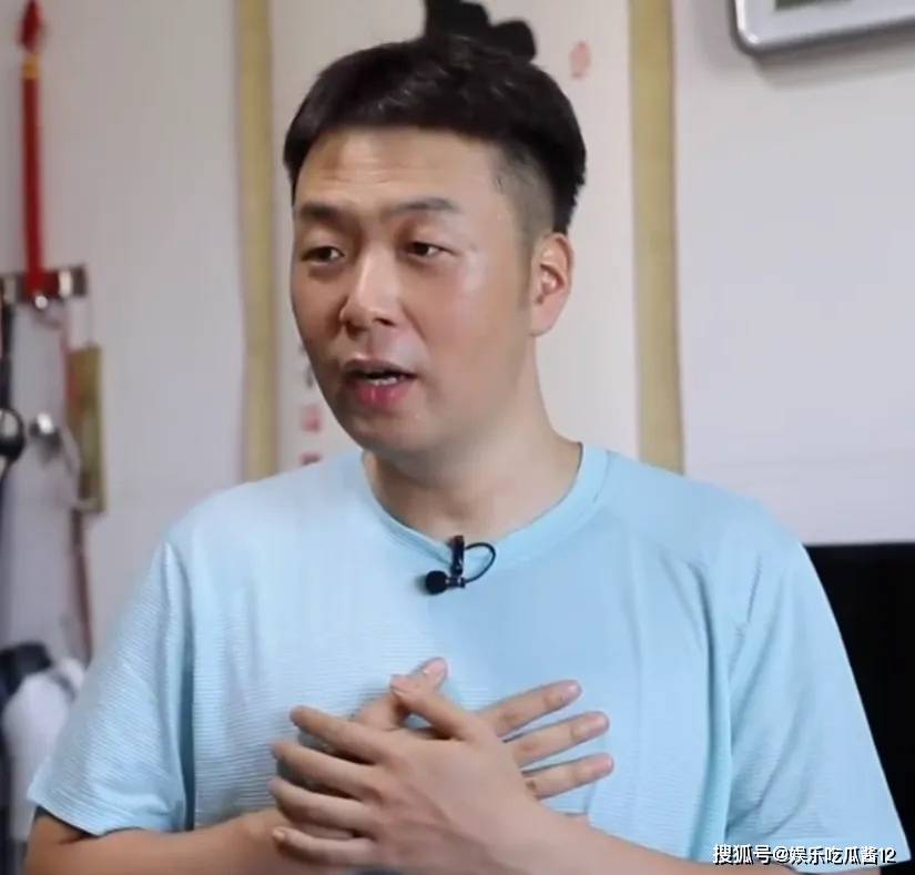 原创杜海涛彻底复胖了录节目被拍到吃烧烤近照曝光眼睛又小了一圈