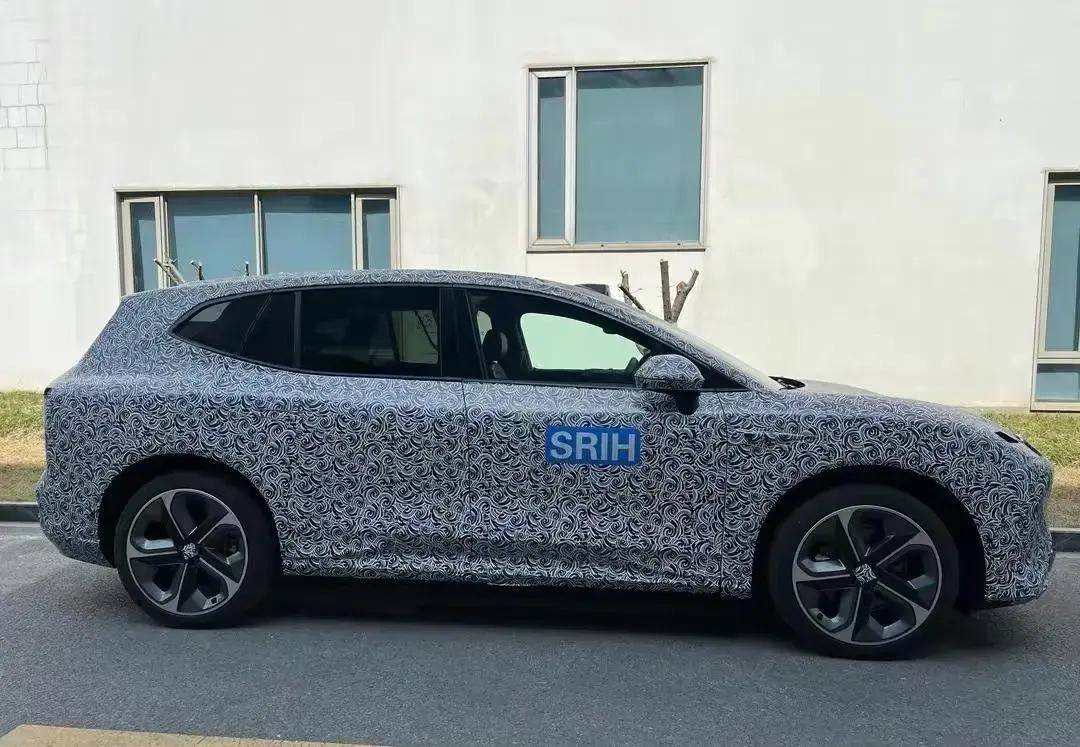 上汽飞凡全新车型曝光,或命名r6,定位中大型纯电suv_搜狐汽车_搜狐网