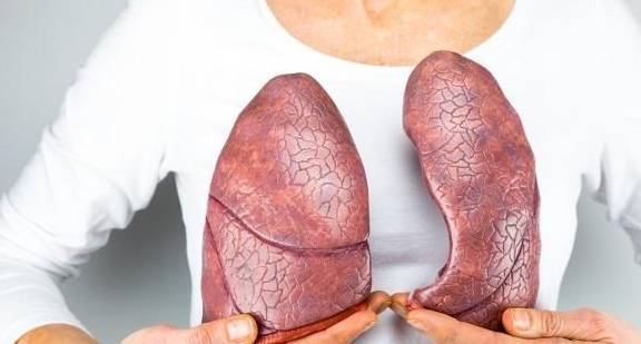 但如果是一旦患上肺癌以后,也会出现咳痰的现象,所以很多人都会认为这