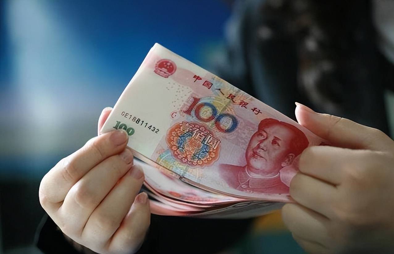 原创人均储蓄超10万资金在银行趴窝的背后是什么人在存钱