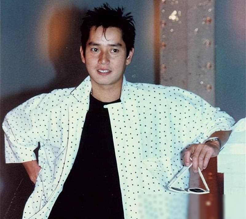 73岁谭咏麟终为自己的风流付出代价渣男始祖标签成疑