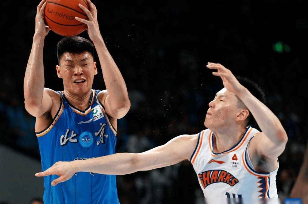 组图:北京首钢1-1追平上海 翟晓川曾凡博防守_比赛_北京首钢队_球迷