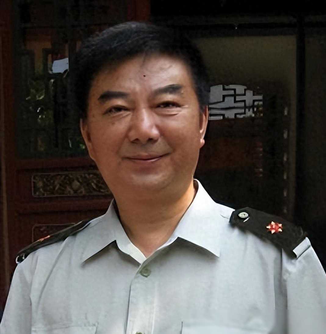 唐爱国:笑星传奇,67岁依旧风采不减_艺术_传统_相声