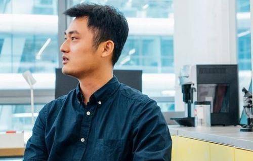 央视前女主持帮助月薪5000国企男逆袭,年赚1200万,那年他才30岁_陈磊
