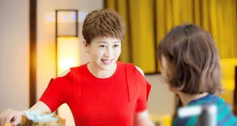 她演技佳,颜值高,戏内常饰妈妈专业角色,戏外与小丈夫无子_赵倩_生活