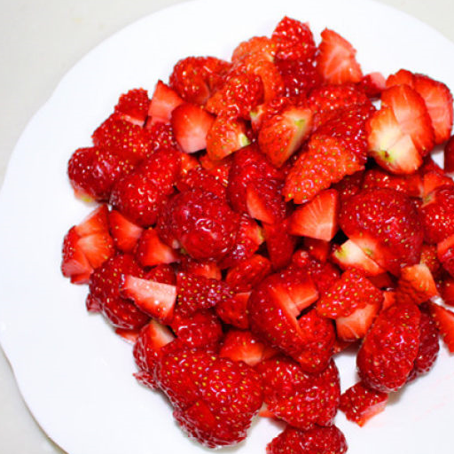 原创草莓奶酪蛋糕吃着甜而不腻做法简单到没朋友