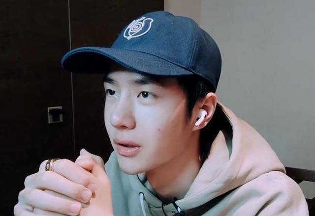 原创恭喜王一博见到魔术偶像也疯狂表情管理失控汪涵送惊喜太赞简纶廷