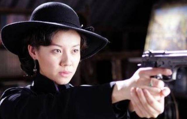 美女特工潜伏大陆30年一直没被召回只好与一农民生下八个孩子