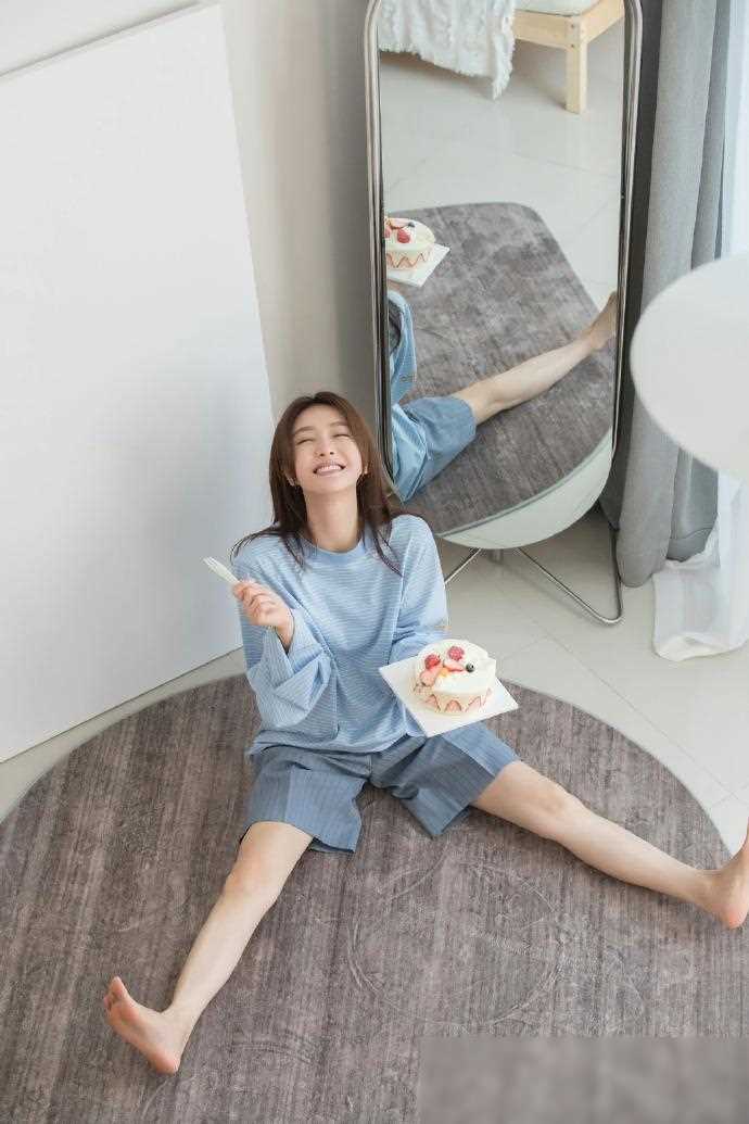 秦岚居家风写真姐姐的美照让人心动