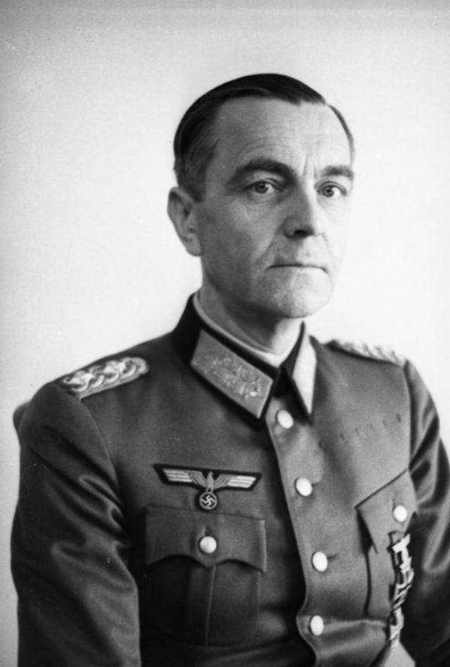 第六集团军被带入绝地真的是保卢斯的错其实他只是背锅