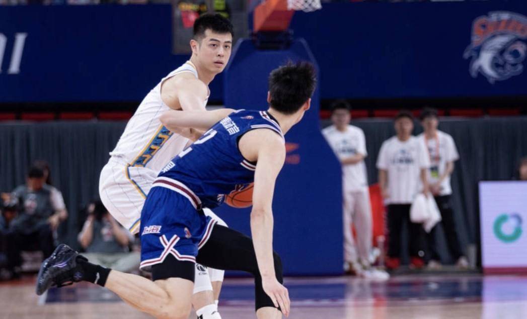 京沪大战冲突罚单出炉两队六人禁赛罚款方硕戴昊最为严重