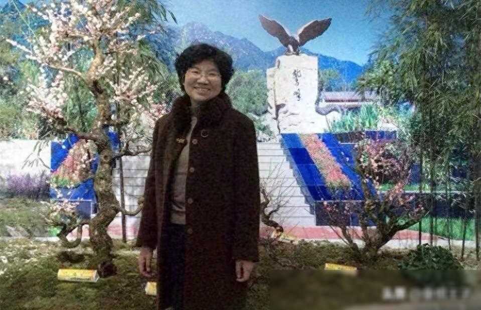 她边做农药边下棋,棋艺精湛成全国冠军,75岁与王天一大战棋坛_高华