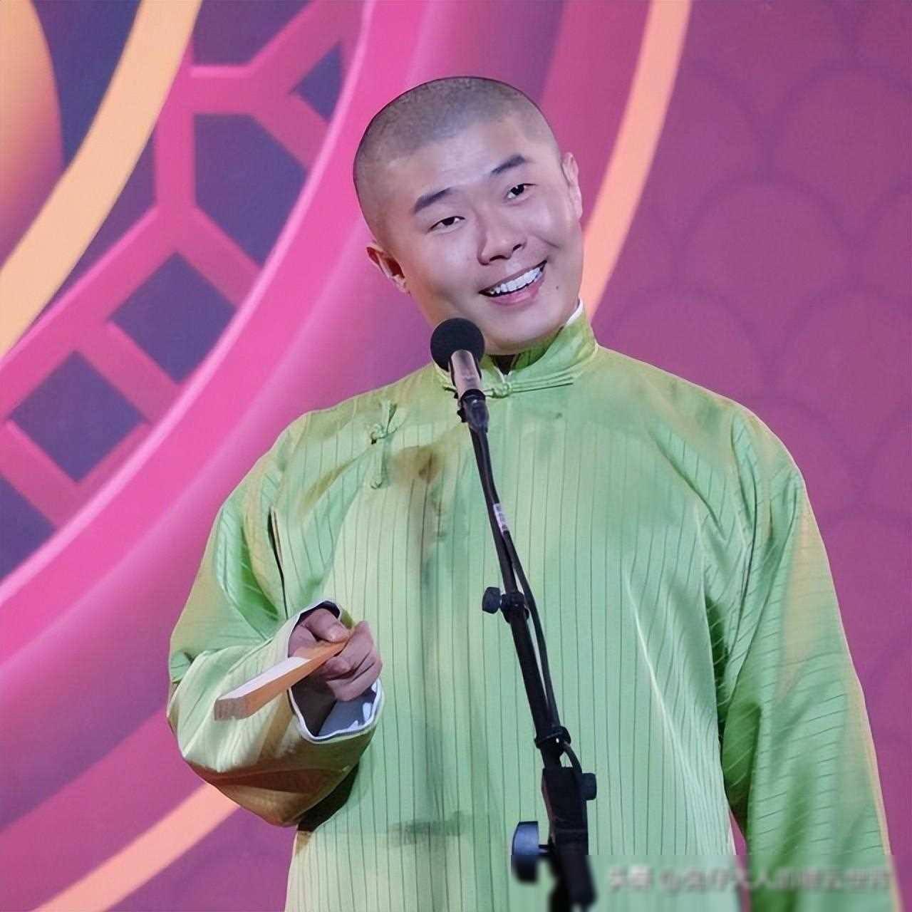 观众高喊退票孟鹤堂巧妙应对力挽狂澜止损