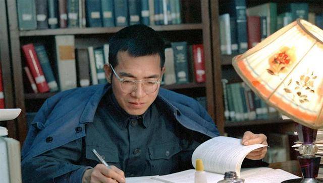 陈景润之子陈由伟高中学文大学数学系归来有脸给我爸扫墓了